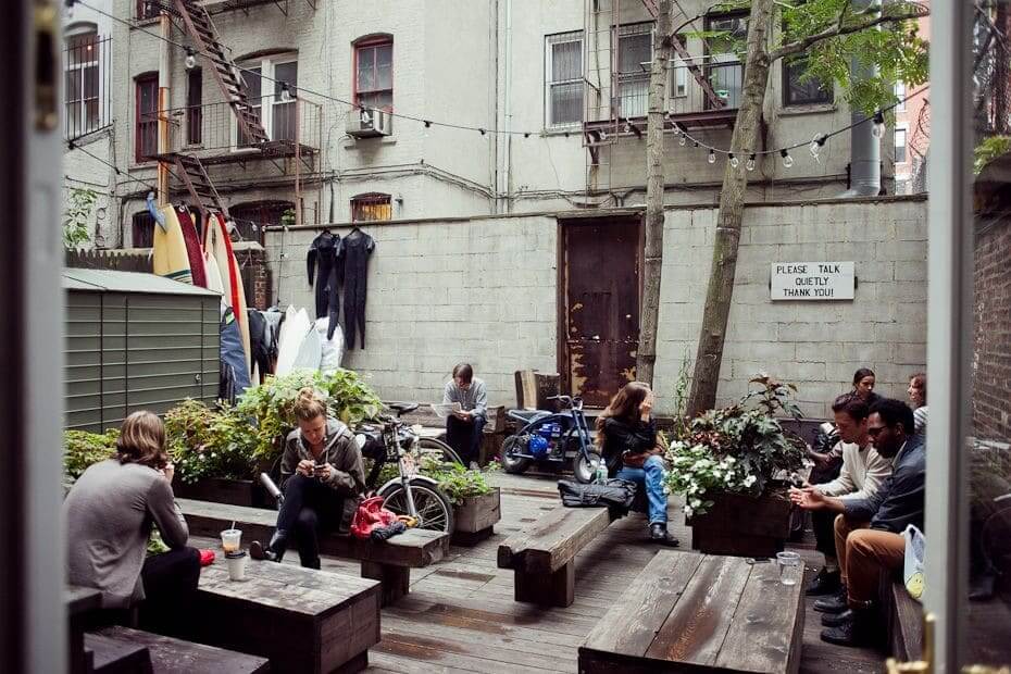 Foto fra baggrådscafe i New York